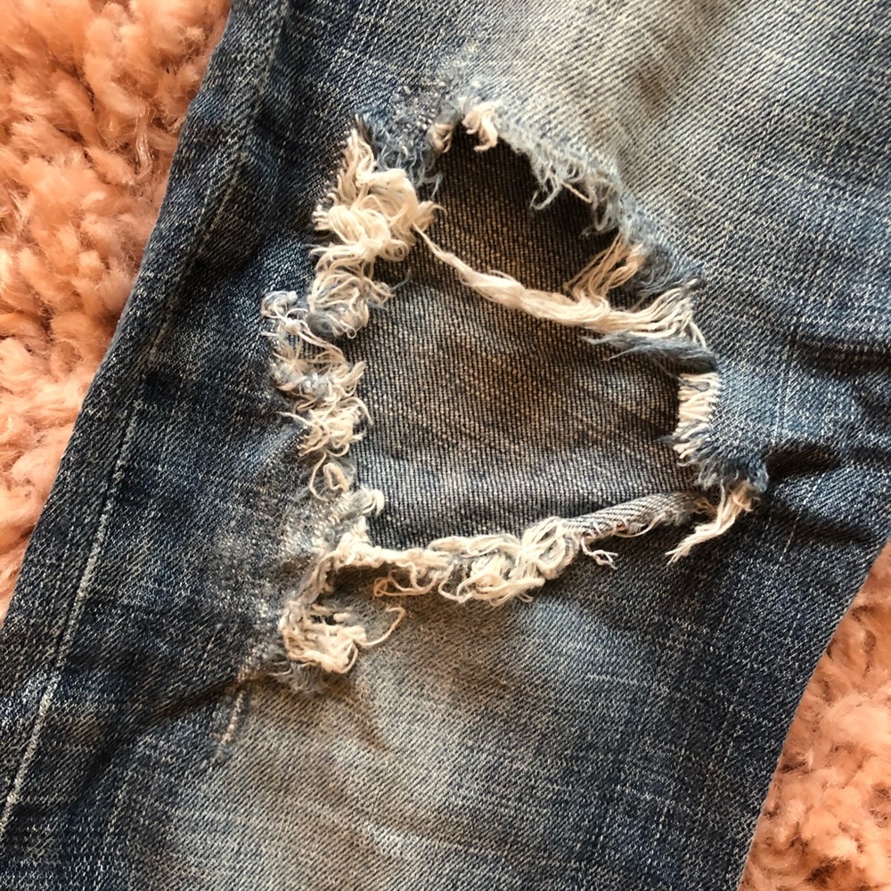 Distressed MAVI Jeans! - Picture 4 of 5